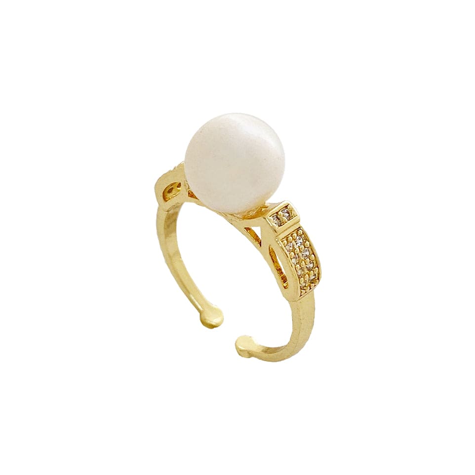 Cultured Pearl Golden Ring w/ Crystals